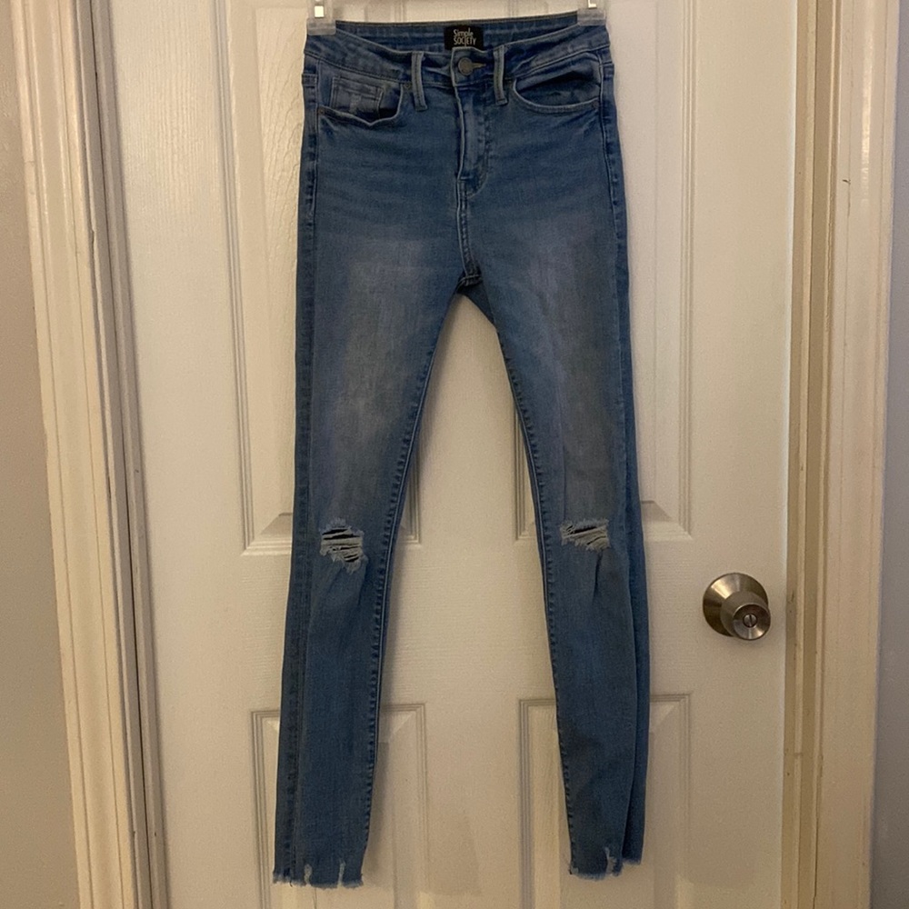 Medium-Rise ripped skinny jeans